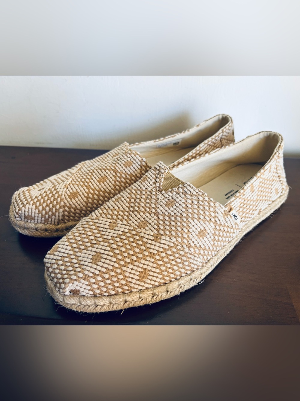 Toms Woven Tan & Cream Slip-On Loafers  Women’s (Size 10) NWOT
